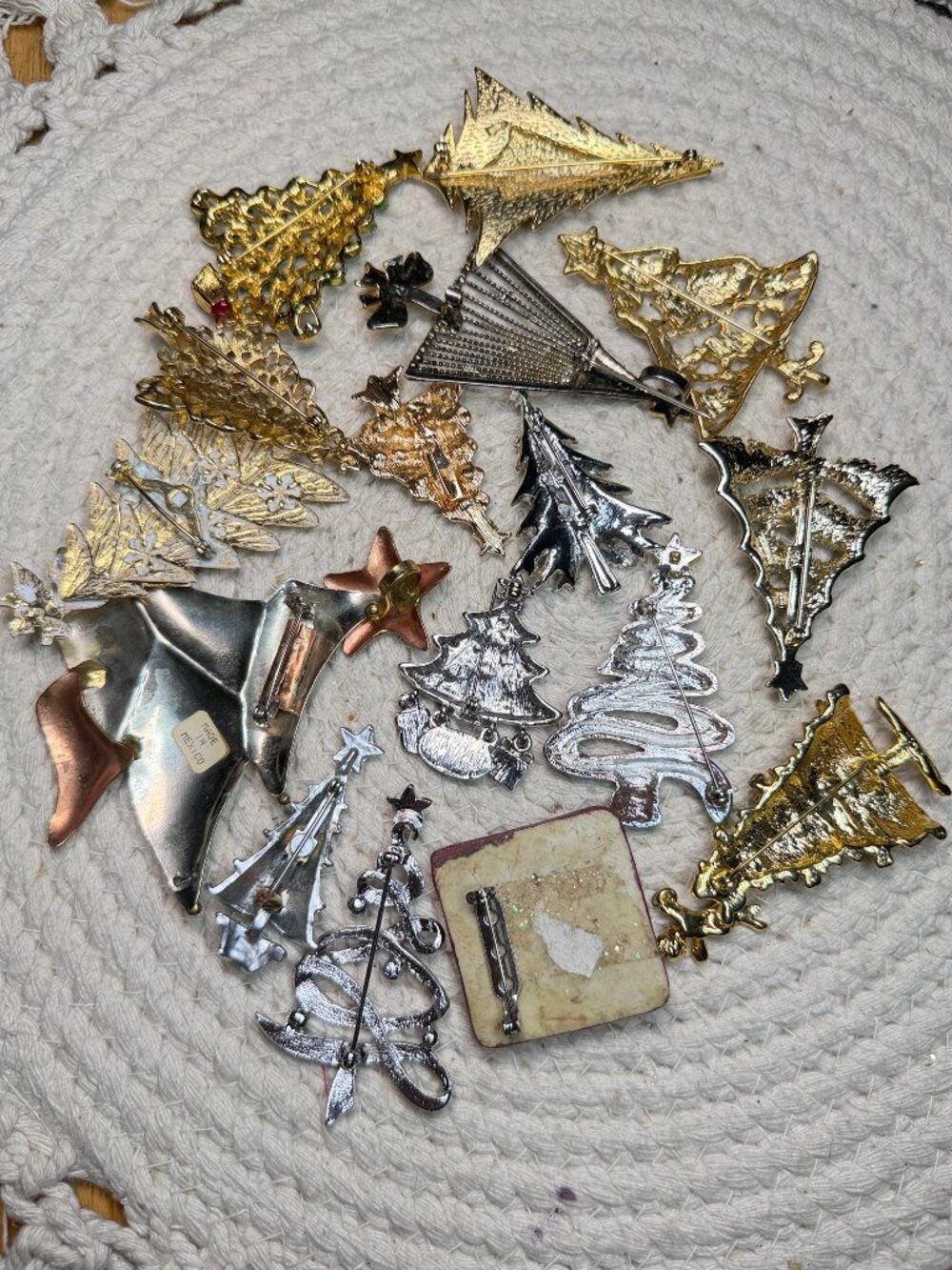 Christmas Tree Brooch Lot of 16 | Vintage Modern | Jewelry Tree Craft Collection - Picture 13 of 15